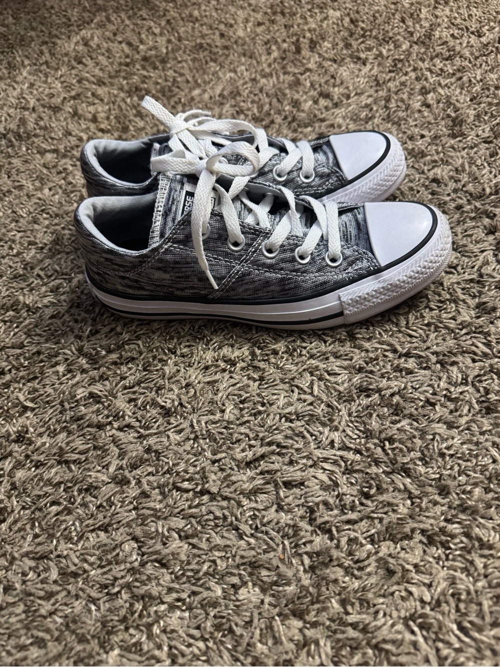 Gray Low-Top converse shoes